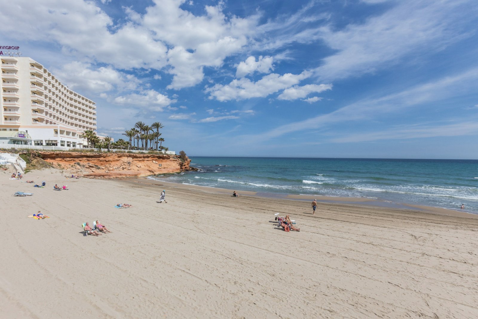 Strategisch gelegenes Reihenhaus, an der Grenze zwischen Playa Flamenca und La Zenia und nur einen kurzen Spaziergang vom sandigen Strand La