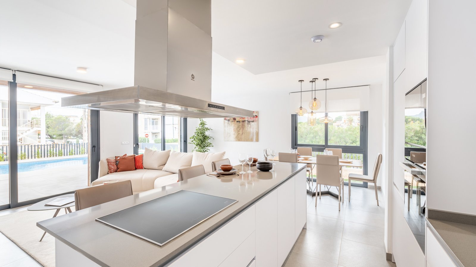 Luz de Cala Ratjada ist ein luxuriöses Wohnprojekt im östlichsten Teil der Insel Mallorca, in der Gemeinde Cala Rajtada und in einer einzigartigen Um