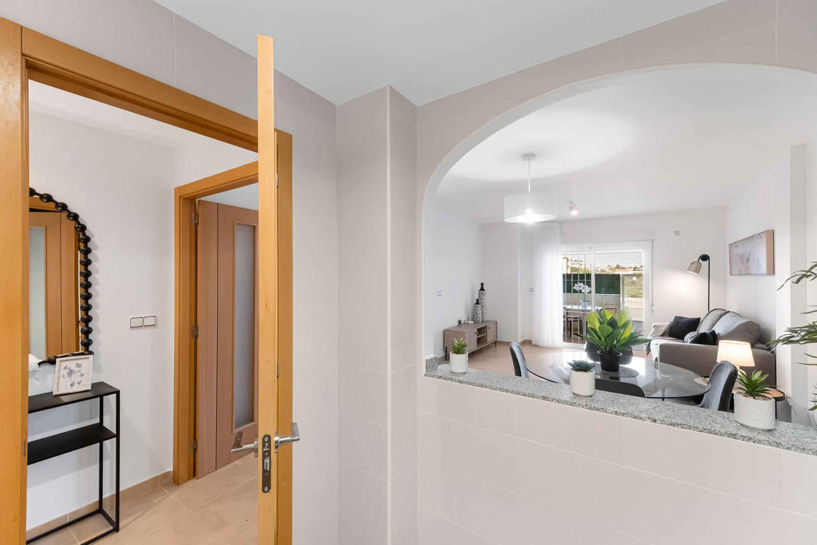 In der charmanten Stadt Orihuela gelegen, bietet diese Wohnanlage eine Vielzahl von Wohnoptionen, die unterschiedlichen Bedürfnissen und Lebensstilen
