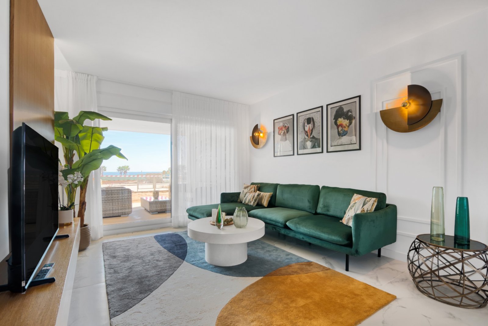 Experience luxury living with exclusive views of the sea and beach in Punta Prima, Torrevieja. This development offers 2- and 3-bedroom apartments,