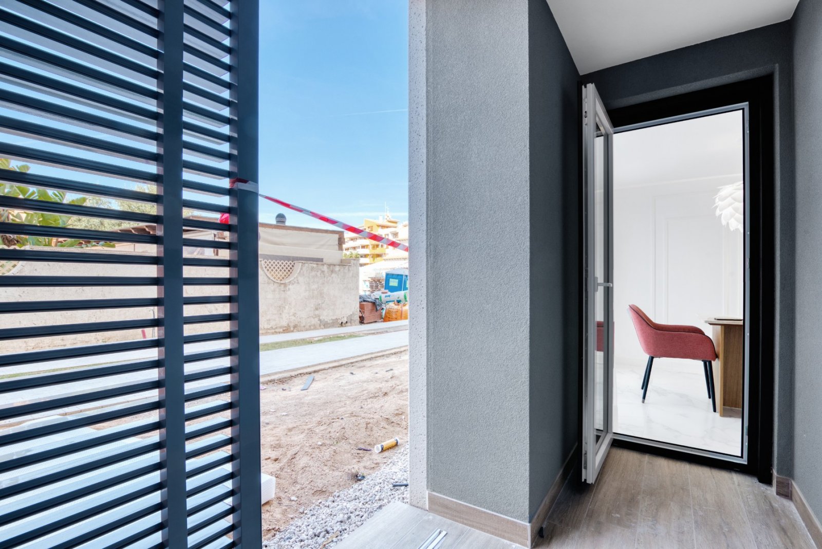 Experience luxury living with exclusive views of the sea and beach in Punta Prima, Torrevieja. This development offers 2- and 3-bedroom apartments,