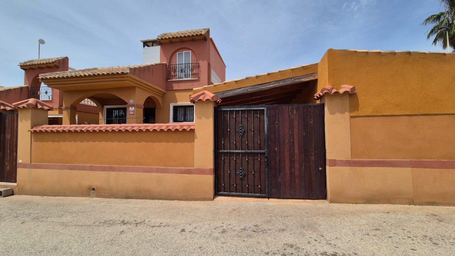 Charmante 2-Schlafzimmer-Villa in Aguas Nuevas, Sektor 25 - Torrevieja

Diese reizende, nach Südosten ausgerichtete, unabh
