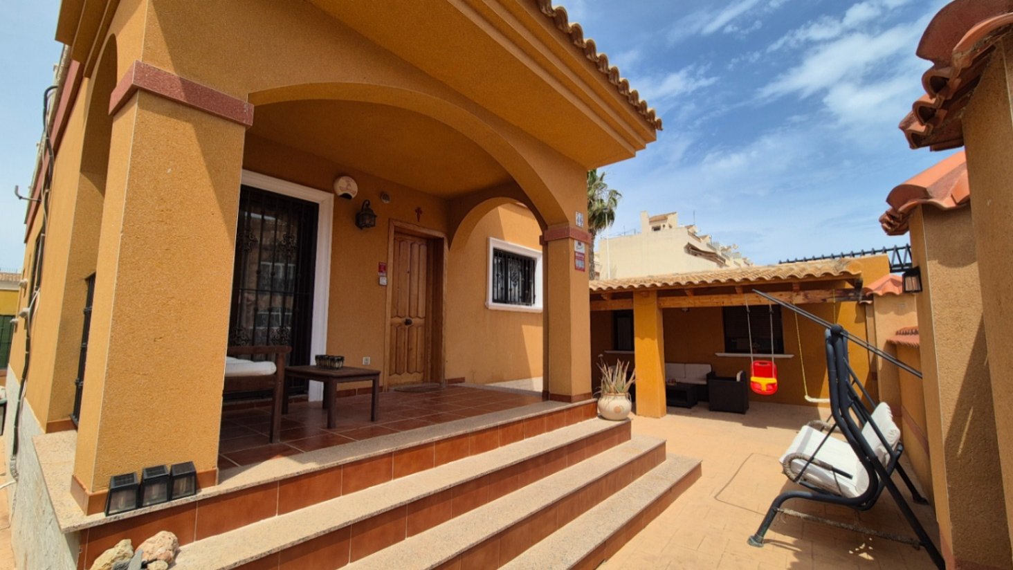 Charmante 2-Schlafzimmer-Villa in Aguas Nuevas, Sektor 25 - Torrevieja

Diese reizende, nach Südosten ausgerichtete, unabh
