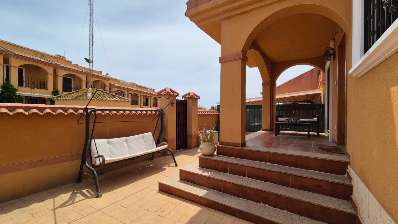 Charmante 2-Schlafzimmer-Villa in Aguas Nuevas, Sektor 25 - Torrevieja

Diese reizende, nach Südosten ausgerichtete, unabh
