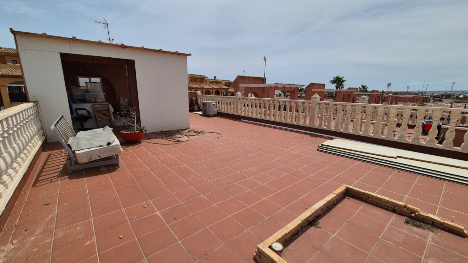 Charmante 2-Schlafzimmer-Villa in Aguas Nuevas, Sektor 25 - Torrevieja

Diese reizende, nach Südosten ausgerichtete, unabh