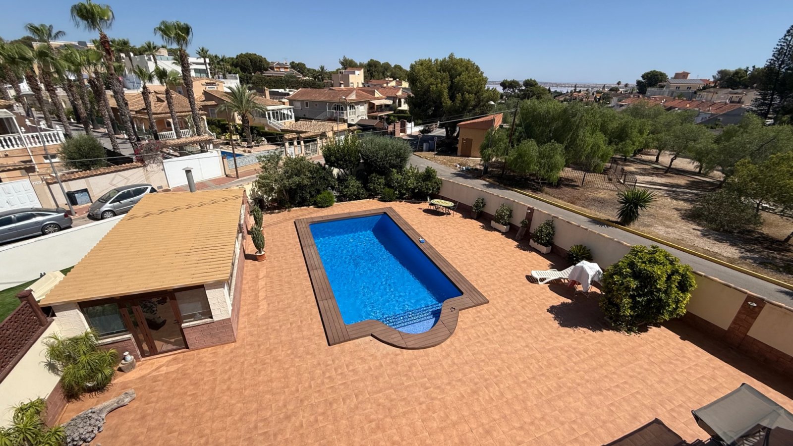 Makellose 7-Schlafzimmer-Villa mit Salzwasserpool in Los Balcones

Entdecken Sie diese außergewöhnliche, komplett renovier
