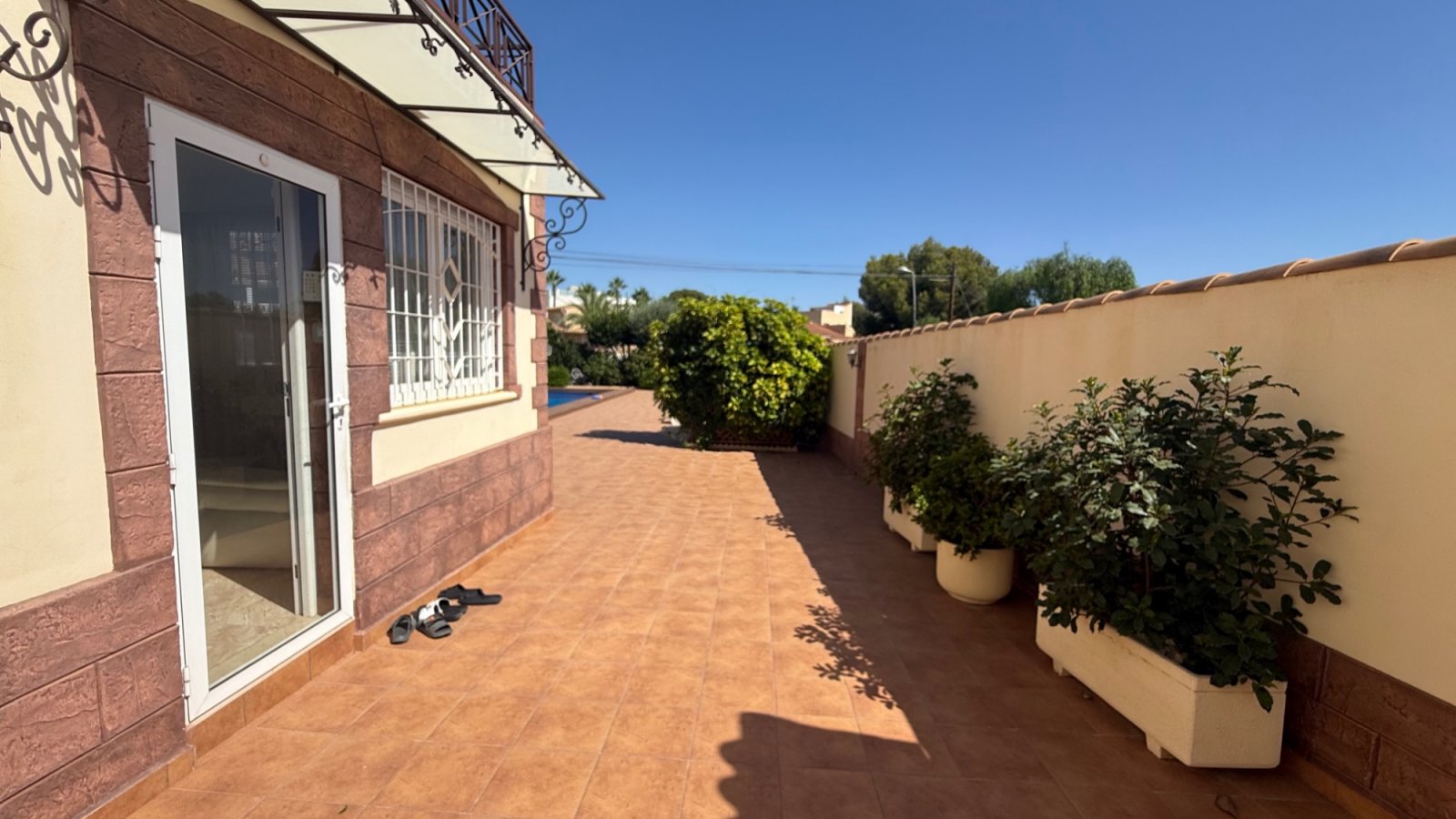 Makellose 7-Schlafzimmer-Villa mit Salzwasserpool in Los Balcones

Entdecken Sie diese außergewöhnliche, komplett renovier