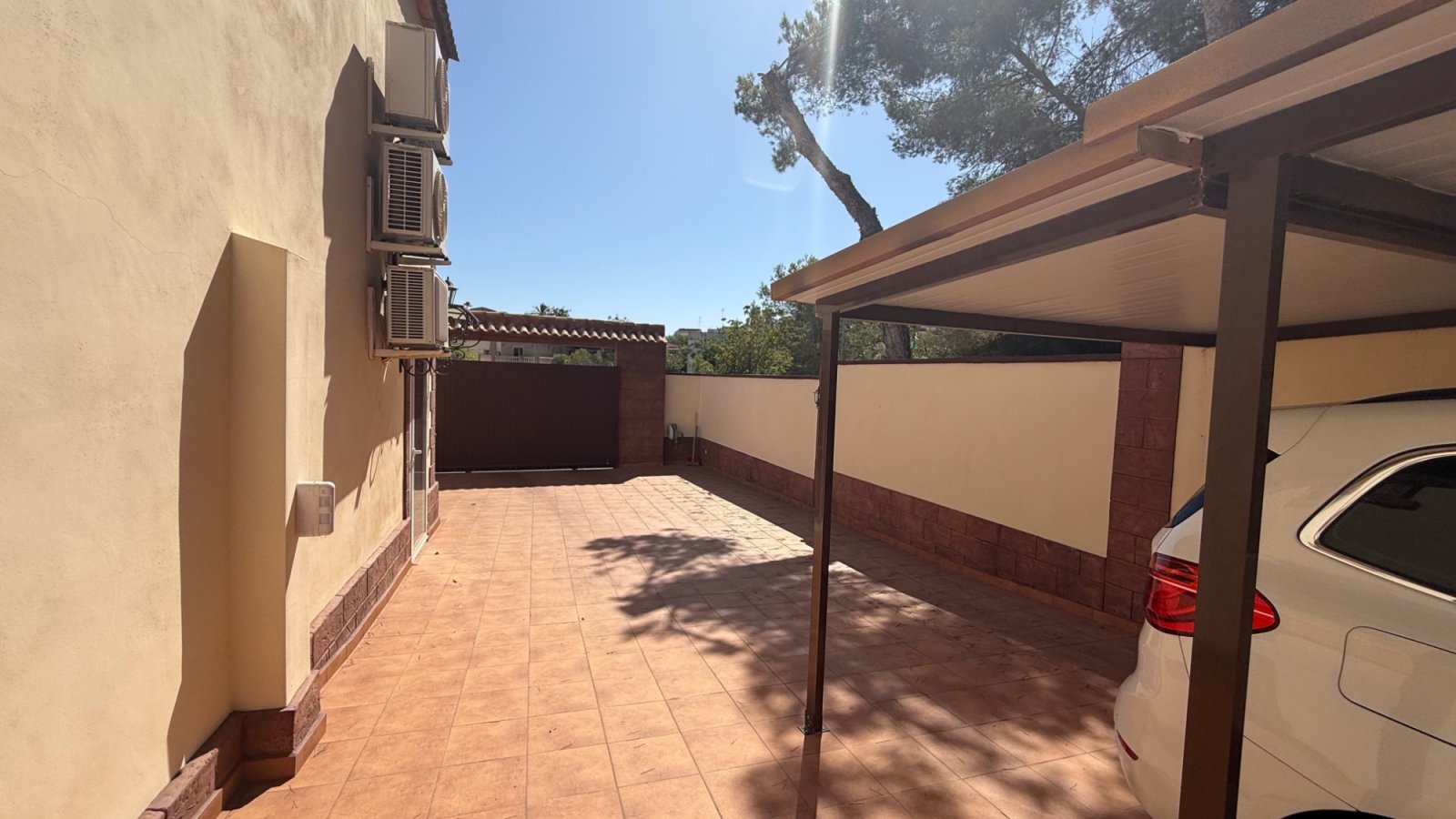 Makellose 7-Schlafzimmer-Villa mit Salzwasserpool in Los Balcones

Entdecken Sie diese außergewöhnliche, komplett renovier