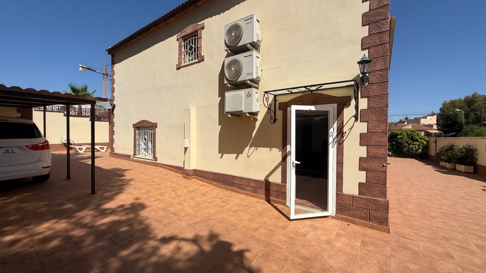 Makellose 7-Schlafzimmer-Villa mit Salzwasserpool in Los Balcones

Entdecken Sie diese außergewöhnliche, komplett renovier