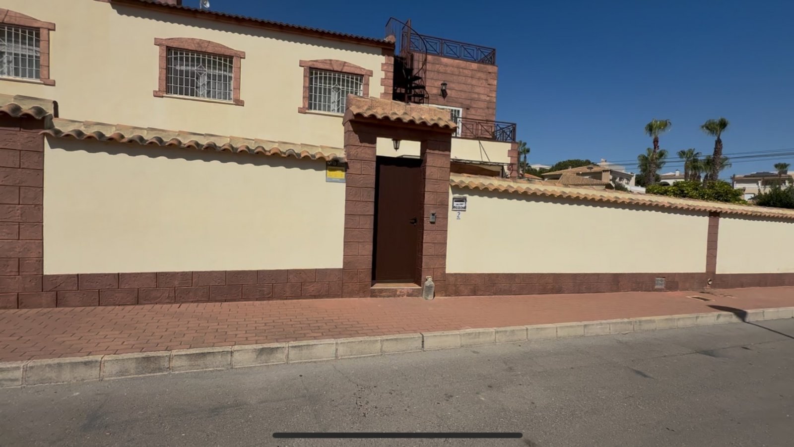 Makellose 7-Schlafzimmer-Villa mit Salzwasserpool in Los Balcones

Entdecken Sie diese außergewöhnliche, komplett renovier