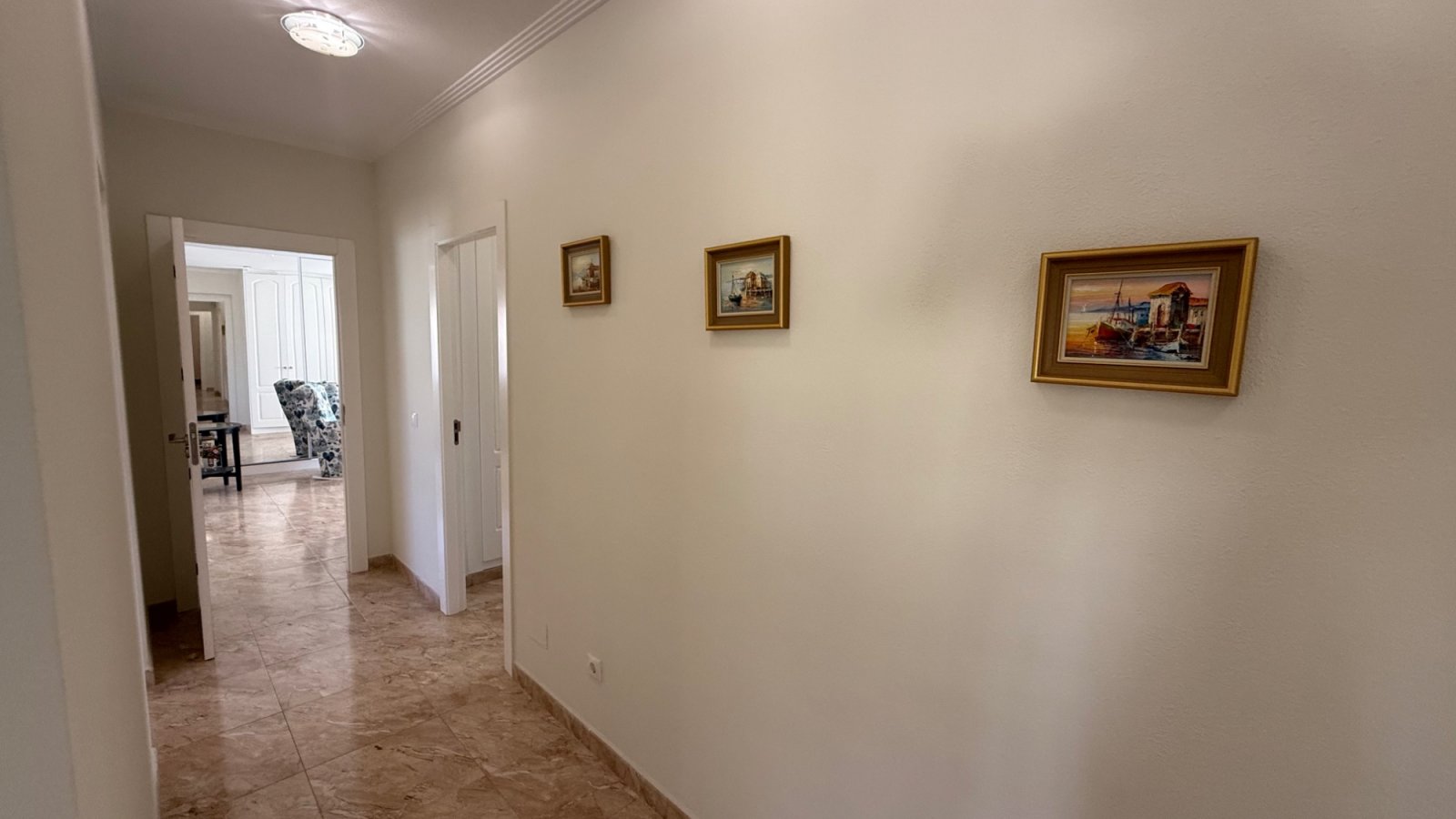 Makellose 7-Schlafzimmer-Villa mit Salzwasserpool in Los Balcones

Entdecken Sie diese außergewöhnliche, komplett renovier