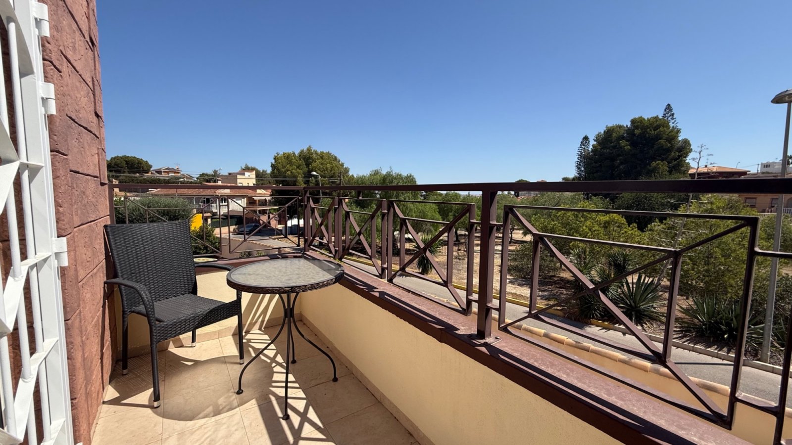 Makellose 7-Schlafzimmer-Villa mit Salzwasserpool in Los Balcones

Entdecken Sie diese außergewöhnliche, komplett renovier