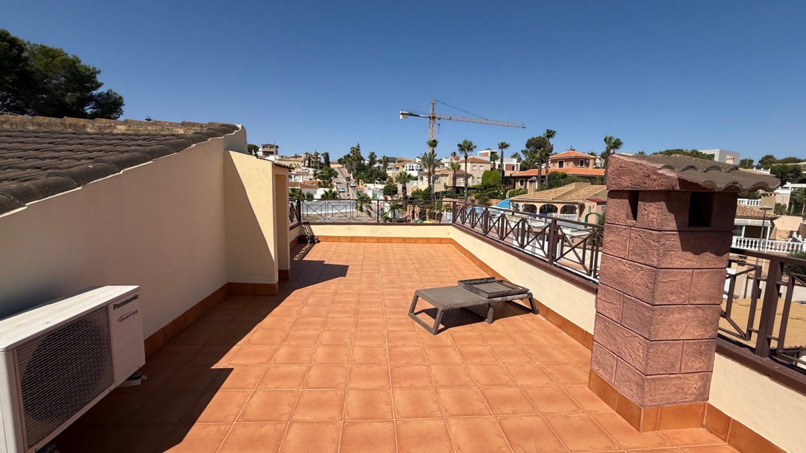 Makellose 7-Schlafzimmer-Villa mit Salzwasserpool in Los Balcones

Entdecken Sie diese außergewöhnliche, komplett renovier