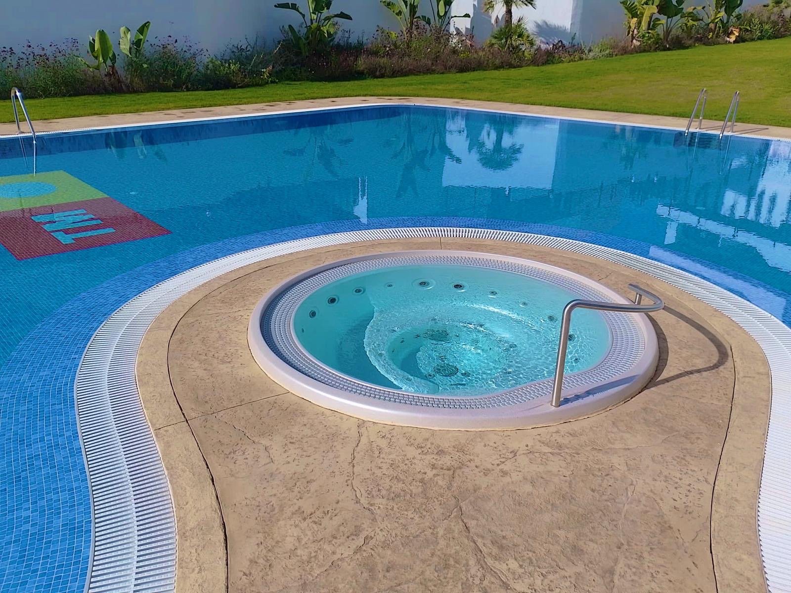Charming Apartment in Orihuela
Welcome to this delightful two-bedroom apartment located in the picturesque area of Costa Blanca Sur, Orihu