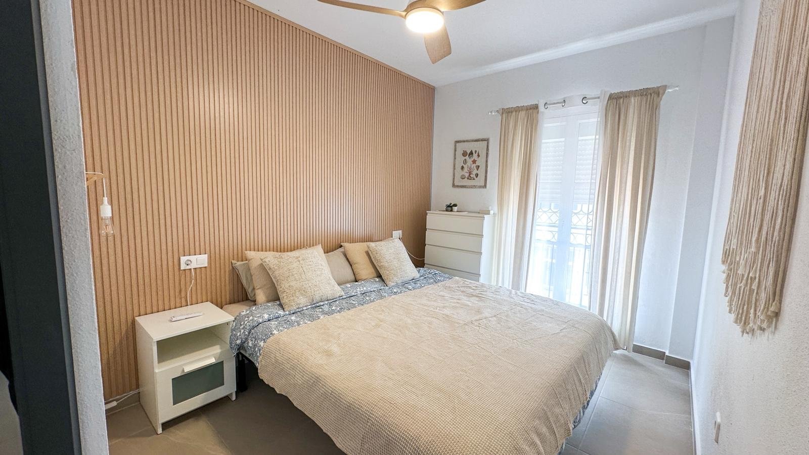  Willkommen in dieser einladenden Wohnung im Herzen von&amp;nbsp;Playa Flamenca, ideal gelegen, nur 10 Gehminuten vom beliebten Einkaufszentrum La Zen