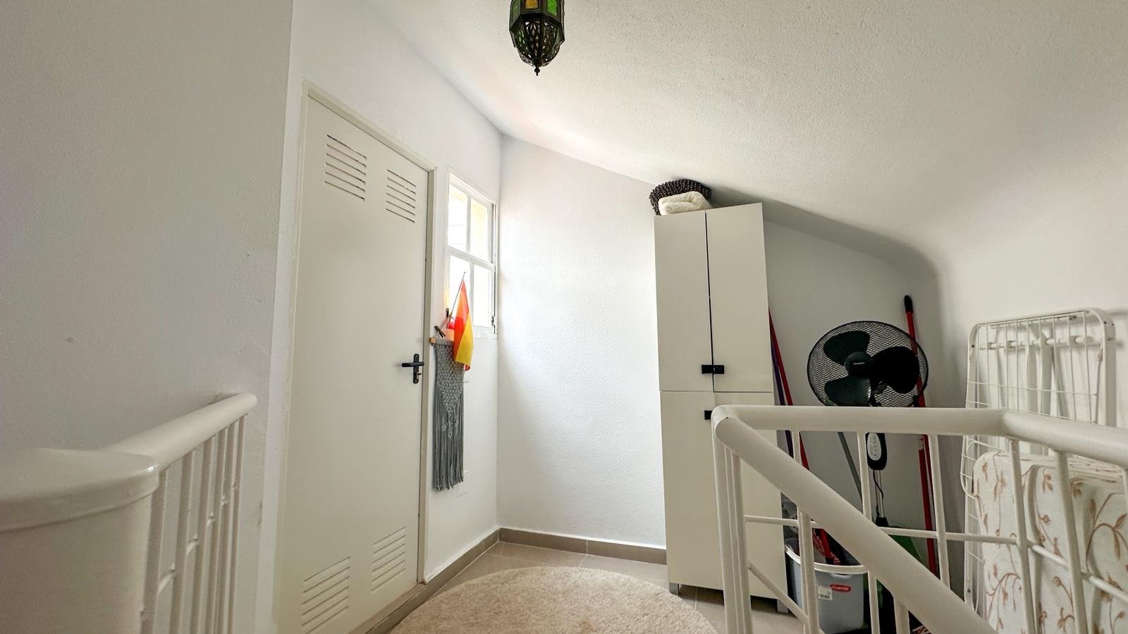  Willkommen in dieser einladenden Wohnung im Herzen von&amp;nbsp;Playa Flamenca, ideal gelegen, nur 10 Gehminuten vom beliebten Einkaufszentrum La Zen