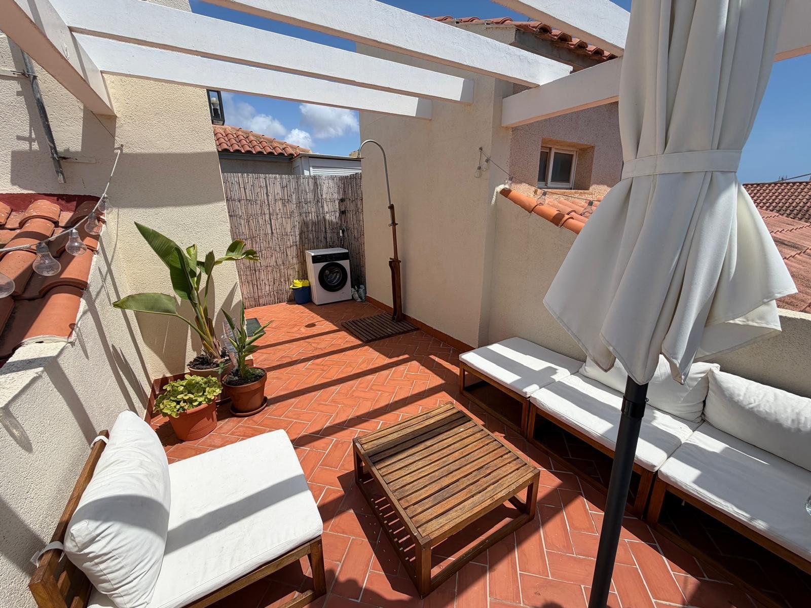  Willkommen in dieser einladenden Wohnung im Herzen von&amp;nbsp;Playa Flamenca, ideal gelegen, nur 10 Gehminuten vom beliebten Einkaufszentrum La Zen