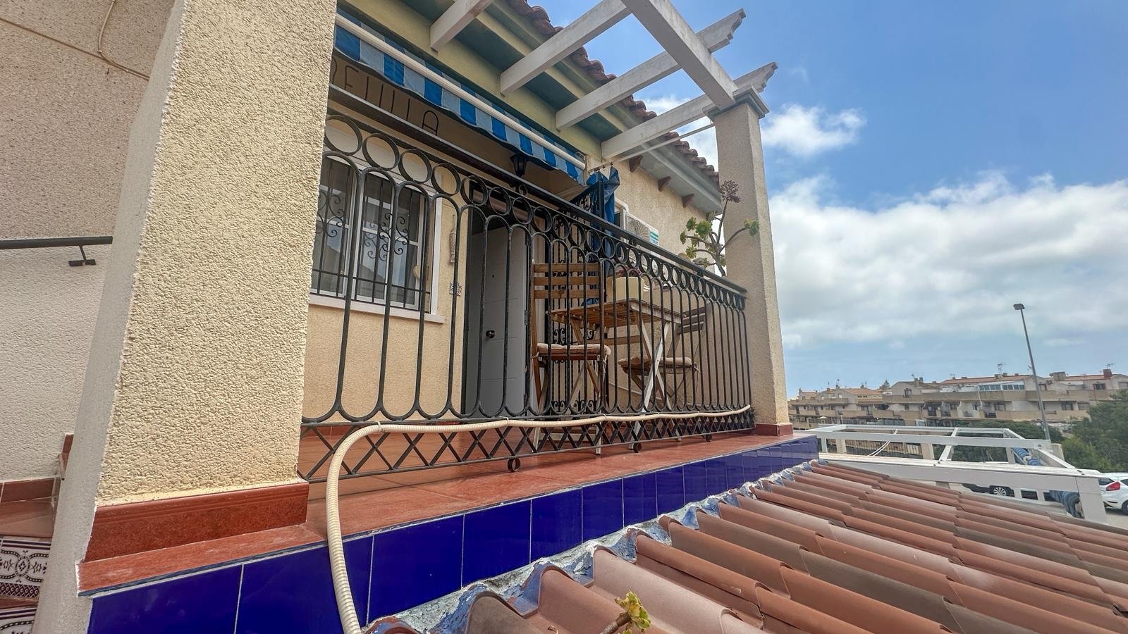  Willkommen in dieser einladenden Wohnung im Herzen von&amp;nbsp;Playa Flamenca, ideal gelegen, nur 10 Gehminuten vom beliebten Einkaufszentrum La Zen