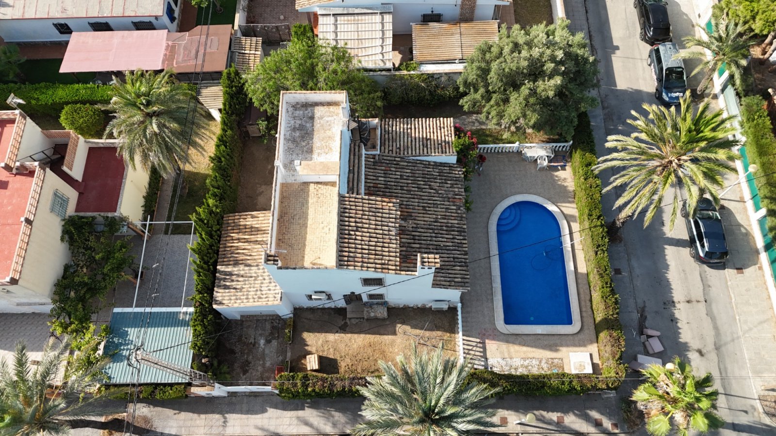  Wir präsentieren Ihnen diese einzigartige Villa im mediterranen Stil in Cabo Roig, einer der begehrtesten Gegenden der südlichen Costa Blanca und der
