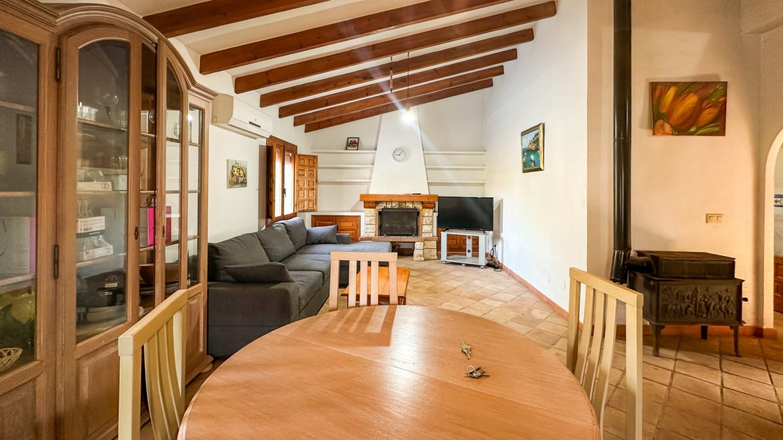  Wir präsentieren Ihnen diese einzigartige Villa im mediterranen Stil in Cabo Roig, einer der begehrtesten Gegenden der südlichen Costa Blanca und der