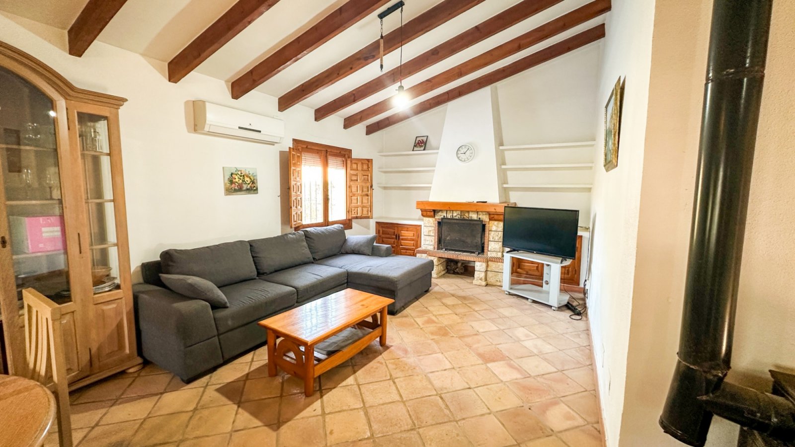  Wir präsentieren Ihnen diese einzigartige Villa im mediterranen Stil in Cabo Roig, einer der begehrtesten Gegenden der südlichen Costa Blanca und der