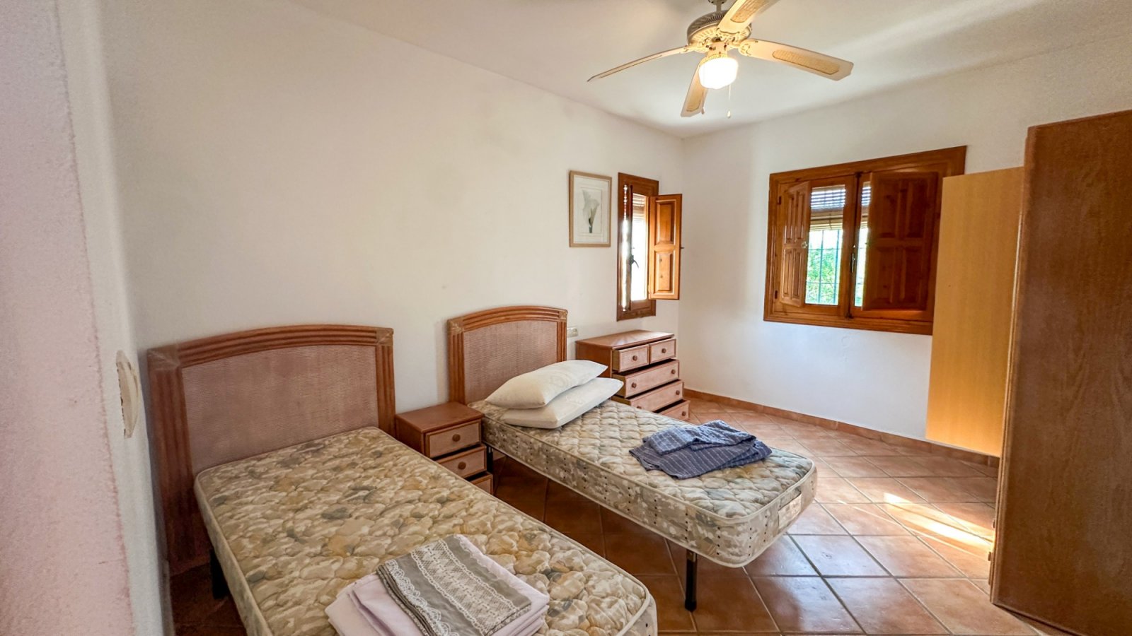  Wir präsentieren Ihnen diese einzigartige Villa im mediterranen Stil in Cabo Roig, einer der begehrtesten Gegenden der südlichen Costa Blanca und der