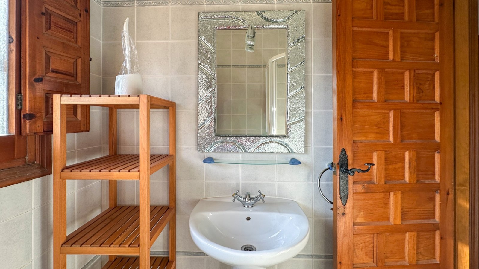  Wir präsentieren Ihnen diese einzigartige Villa im mediterranen Stil in Cabo Roig, einer der begehrtesten Gegenden der südlichen Costa Blanca und der