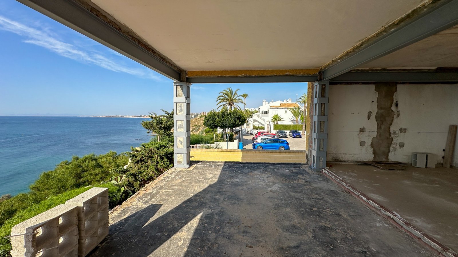  857Das letzte verfügbare Strandgrundstück in Cabo Roig steht zum Verkauf. Traumhafte Aussicht und Top-Lage!&amp;#13;&amp;#13;
Eine alte Vil
