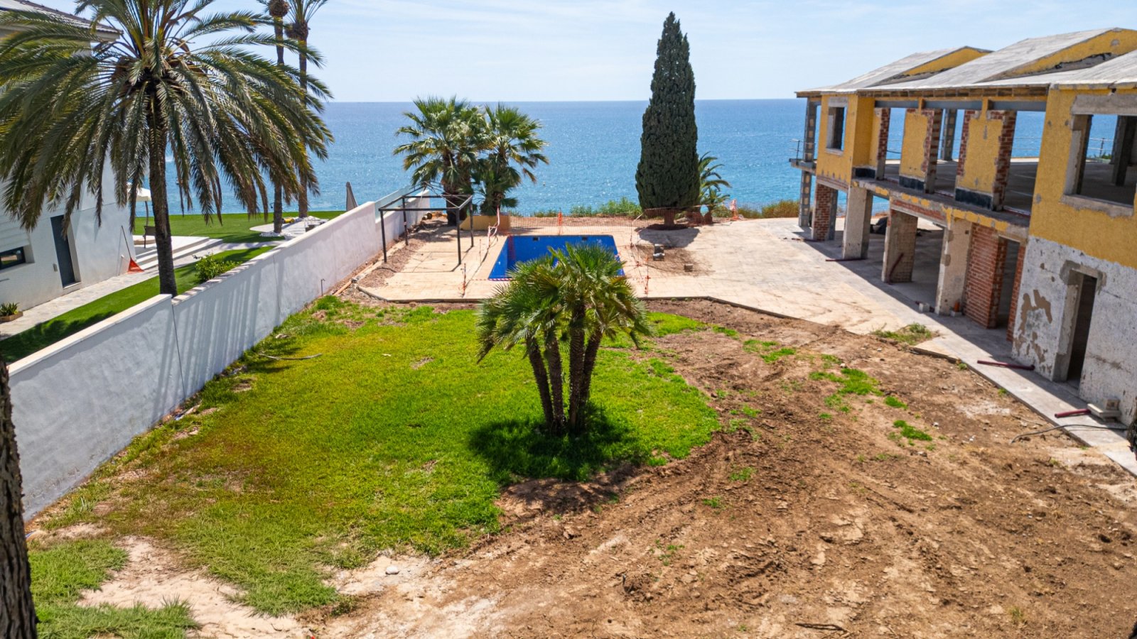  857Das letzte verfügbare Strandgrundstück in Cabo Roig steht zum Verkauf. Traumhafte Aussicht und Top-Lage!&amp;#13;&amp;#13;
Eine alte Vil