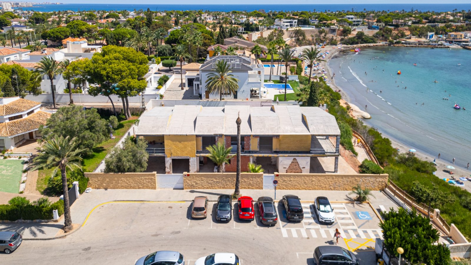  857Das letzte verfügbare Strandgrundstück in Cabo Roig steht zum Verkauf. Traumhafte Aussicht und Top-Lage!&amp;#13;&amp;#13;
Eine alte Vil