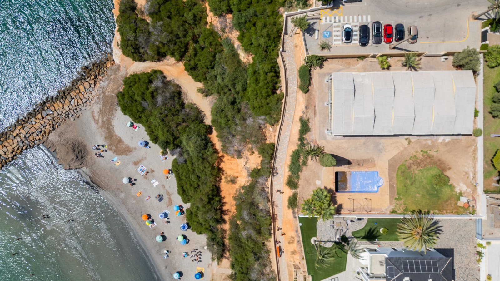  857Das letzte verfügbare Strandgrundstück in Cabo Roig steht zum Verkauf. Traumhafte Aussicht und Top-Lage!&amp;#13;&amp;#13;
Eine alte Vil