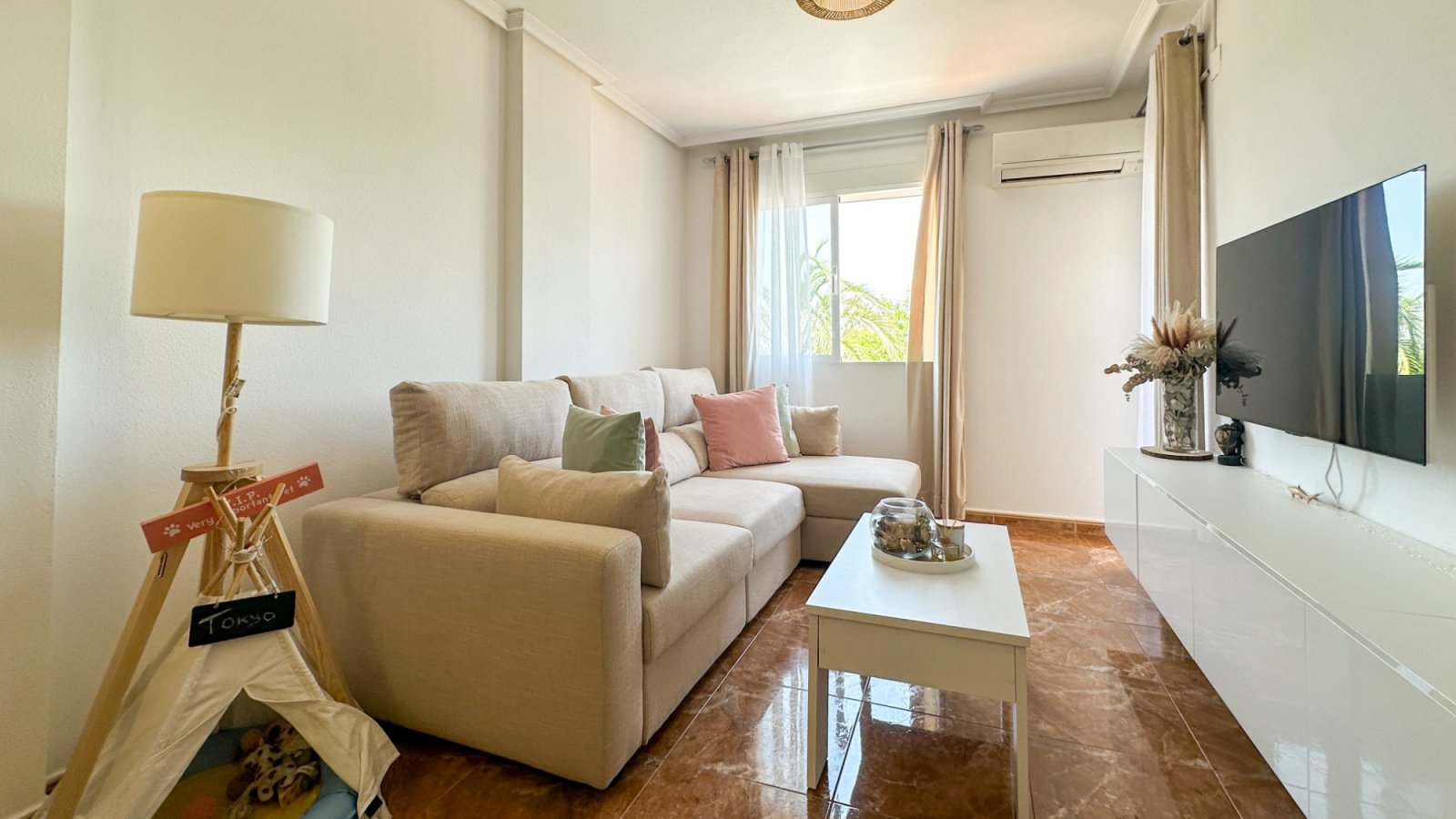Renovierte Wohnung in der Nähe des Yachthafens Guardamar del Segura zu verkaufen.

Diese renovierte 2-Zimmer-Wohnung mit 2