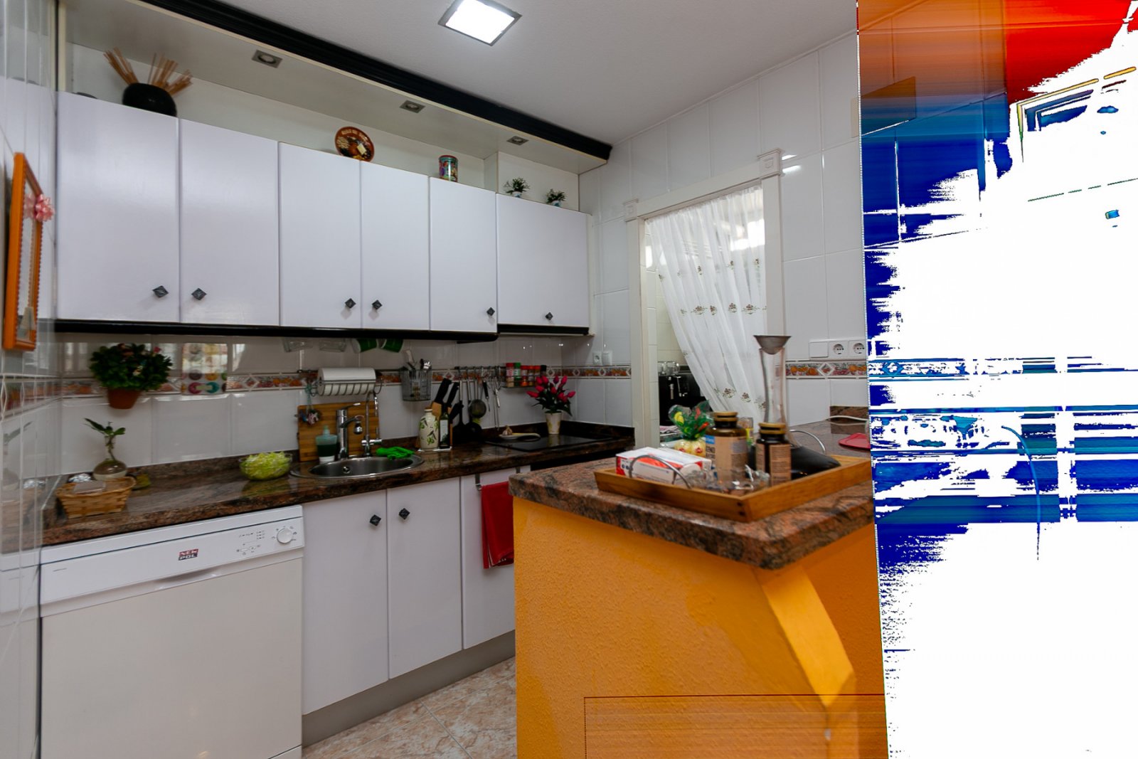 Dieses wunderschöne Eck-Quadhaus mit 85 m² Wohnfläche vereint Komfort, Stil und Funktionalität – ideal als ganzjähriger Wohnsitz oder als Ferienhaus