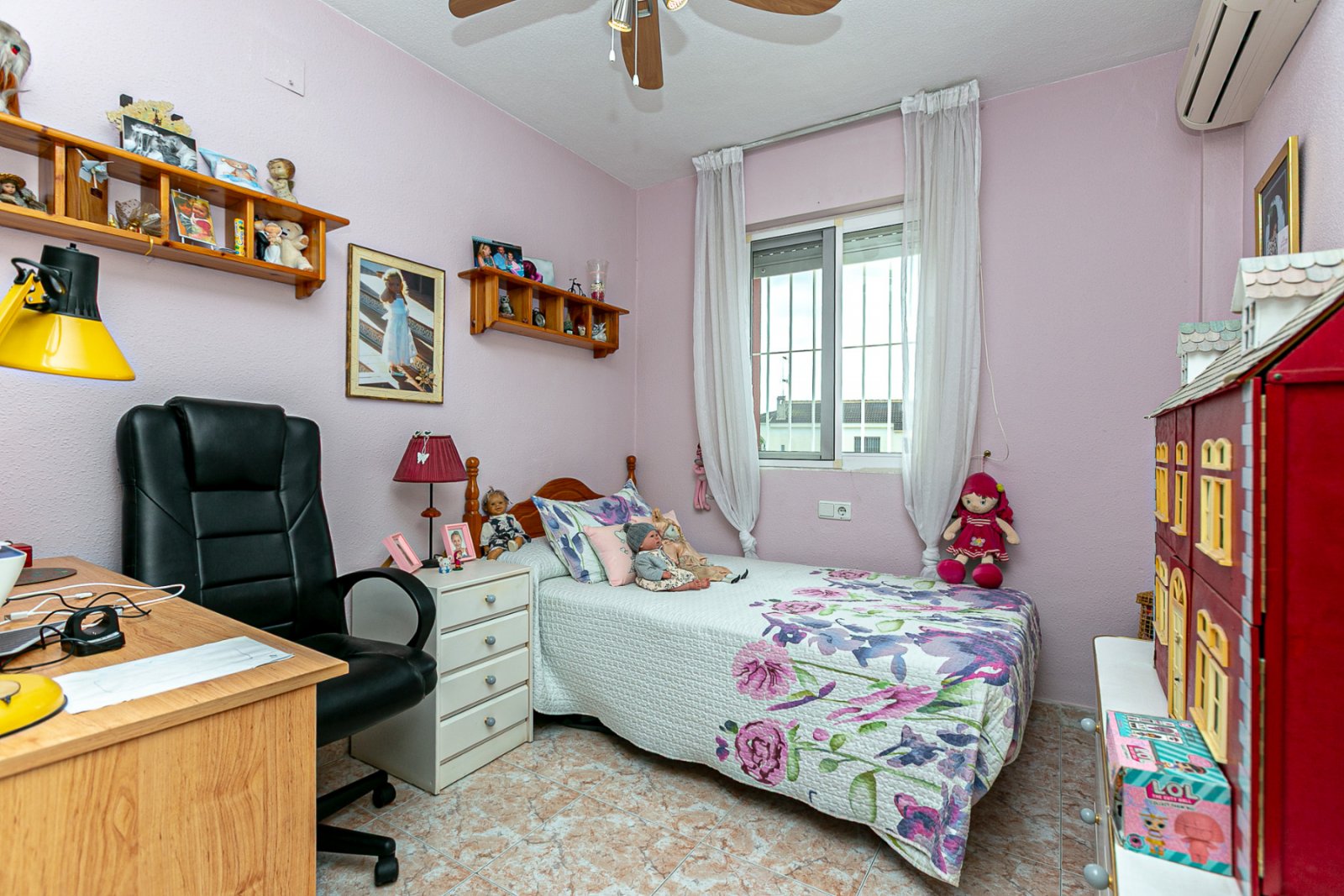 Dieses wunderschöne Eck-Quadhaus mit 85 m² Wohnfläche vereint Komfort, Stil und Funktionalität – ideal als ganzjähriger Wohnsitz oder als Ferienhaus