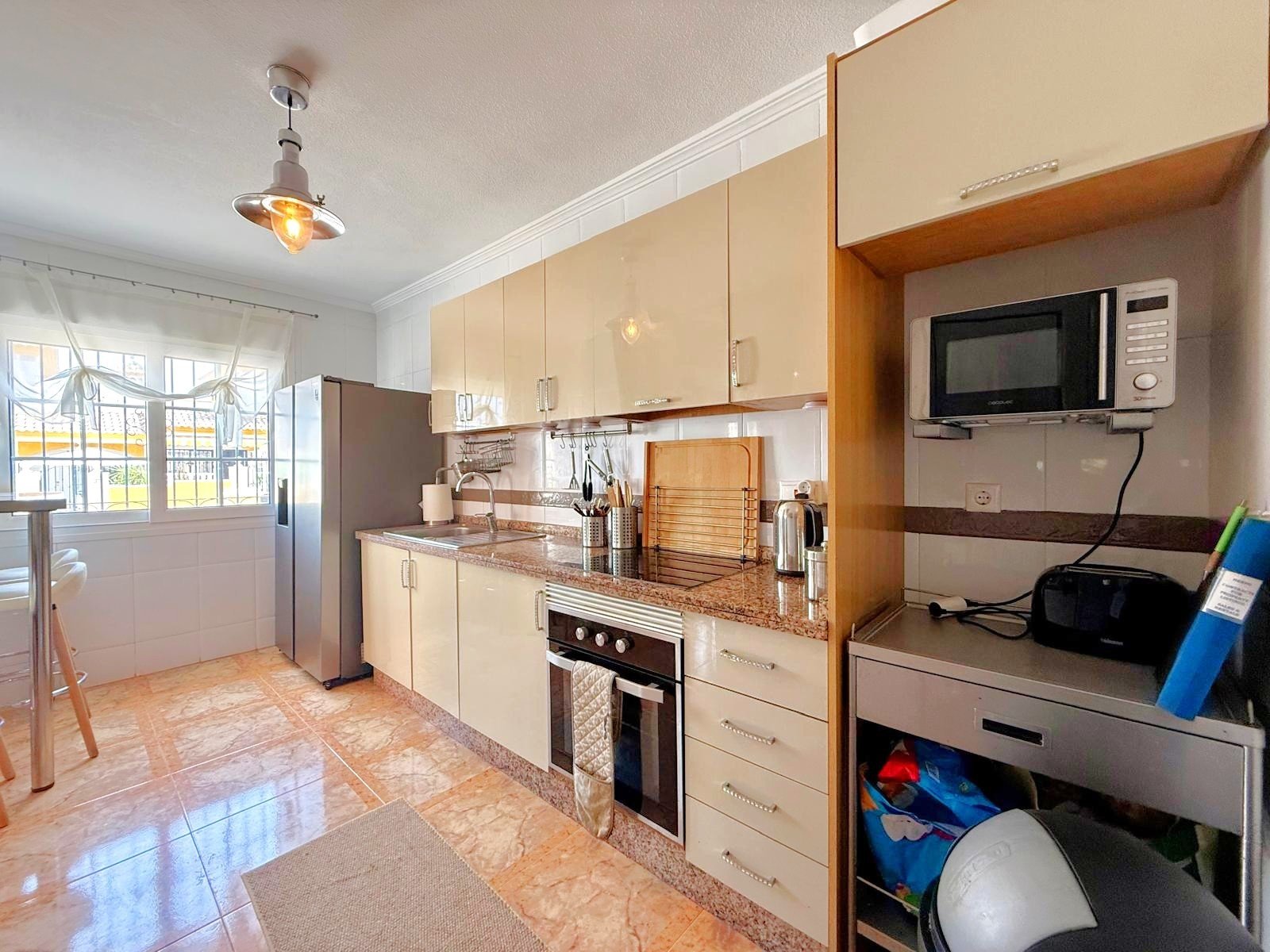 Ground floor apartment with a corner position offering a large private garden (120 m2) with an outdoor eating area
The property has a a b