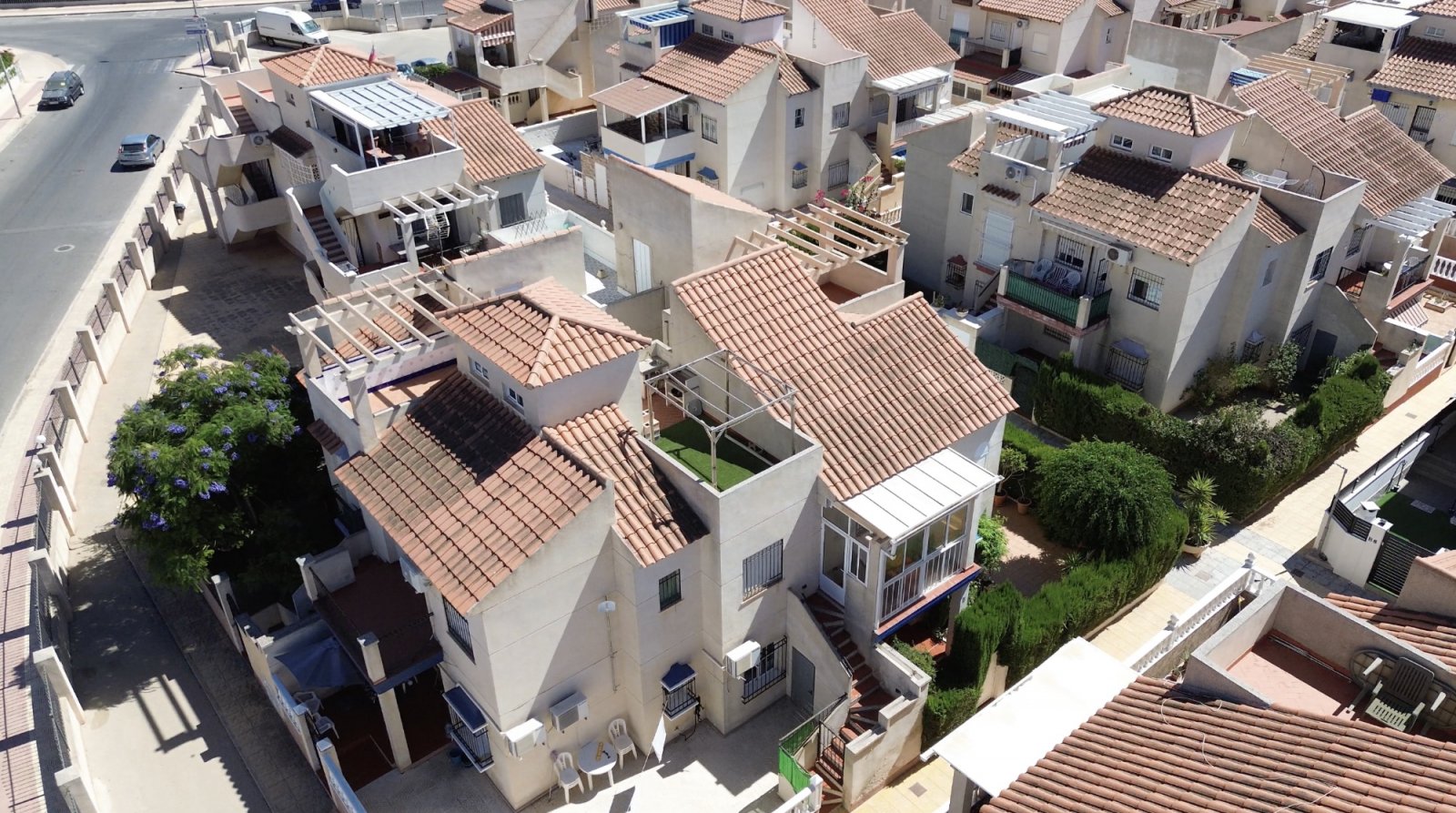 Orihuela Costa:  Diese Wohnung im ersten Stock liegt in der gefragten Gegend von Playa Flamenca und bietet großes Potenzial für alle, die ein Feriendomizil oder eine  