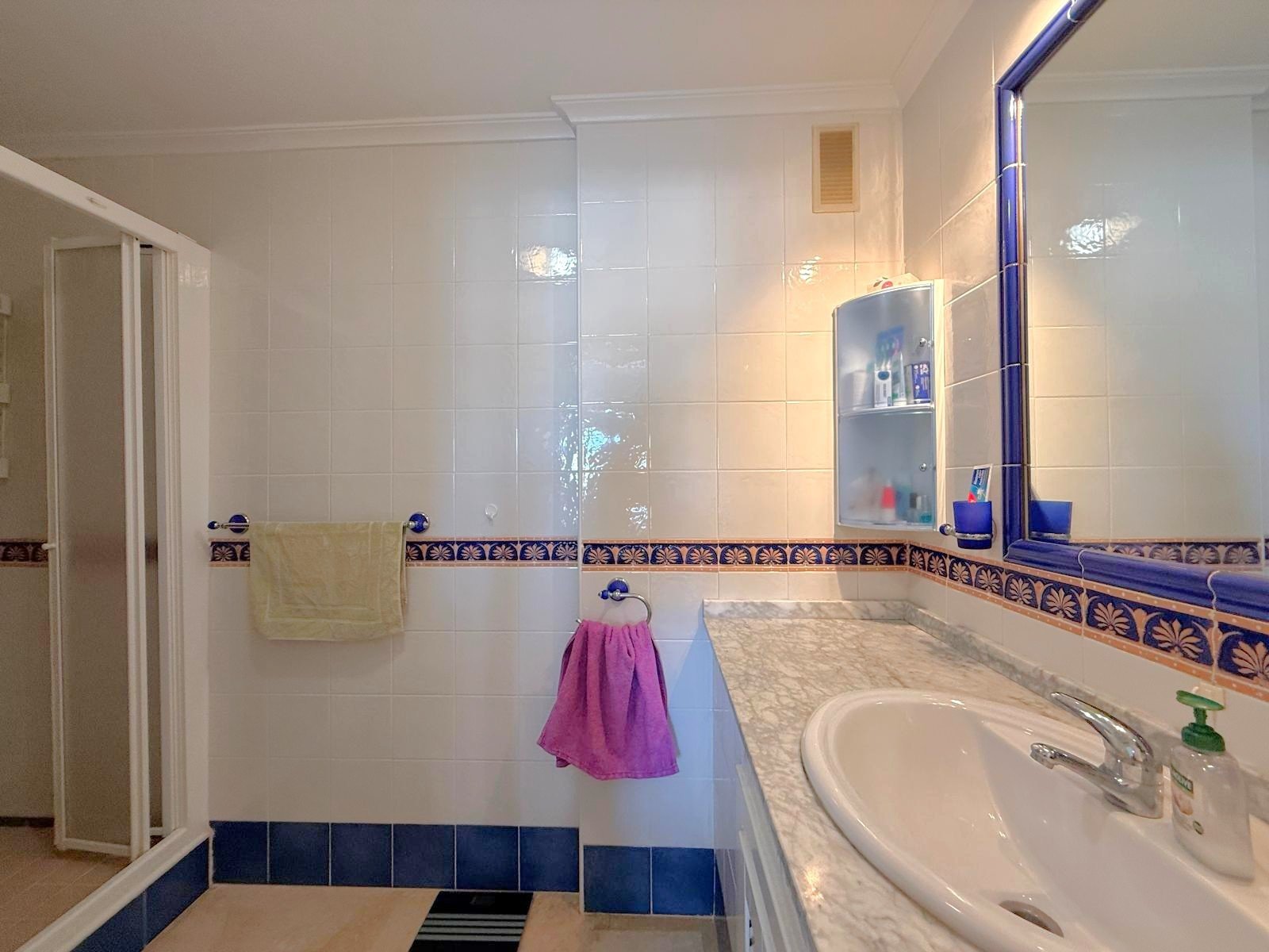   This 74m2 apartment offers a lovely balcony (8m2) with morning sun with views over the community gardens, &amp;#13;&amp;#13;
Situated only