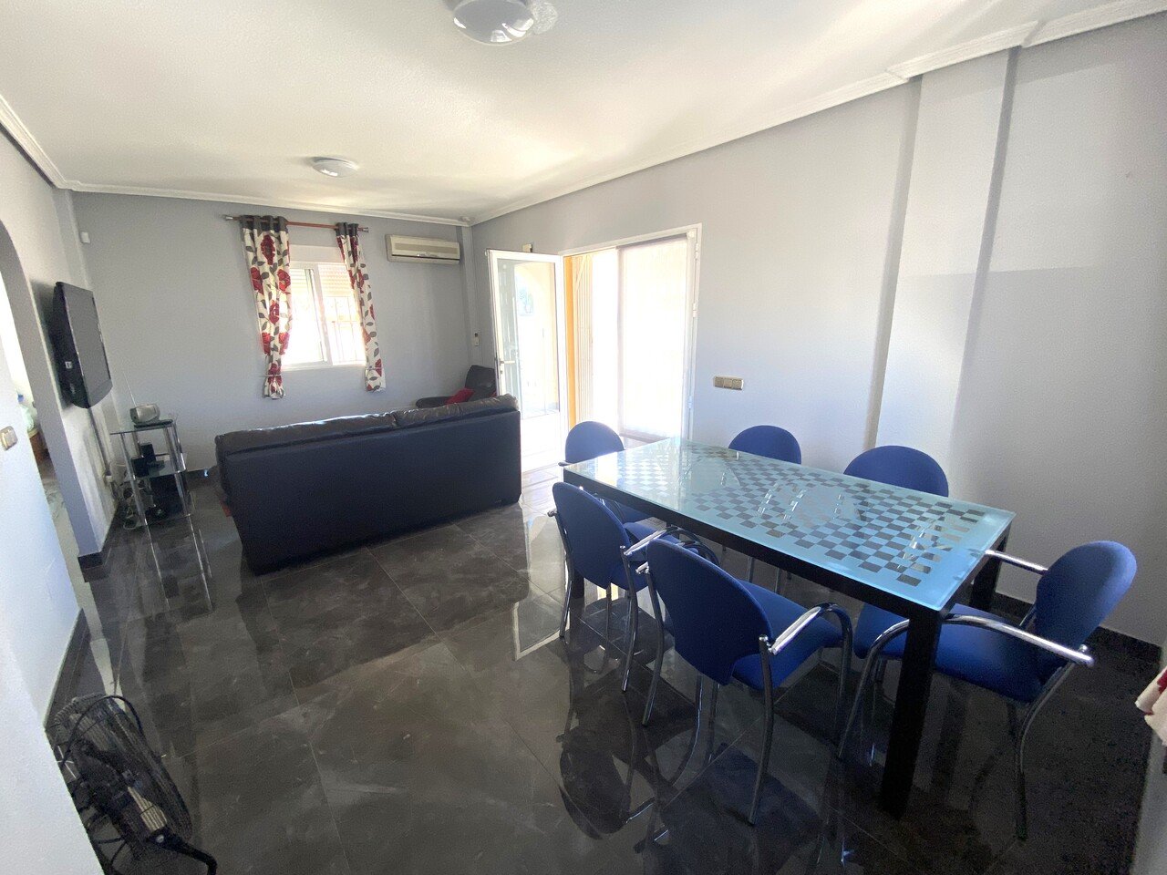   Fabulous renovated 5 bedroom villa with private pool, perfectly situated in the vibrant area of La Zenia. Offering a seamless blend of modern comfor