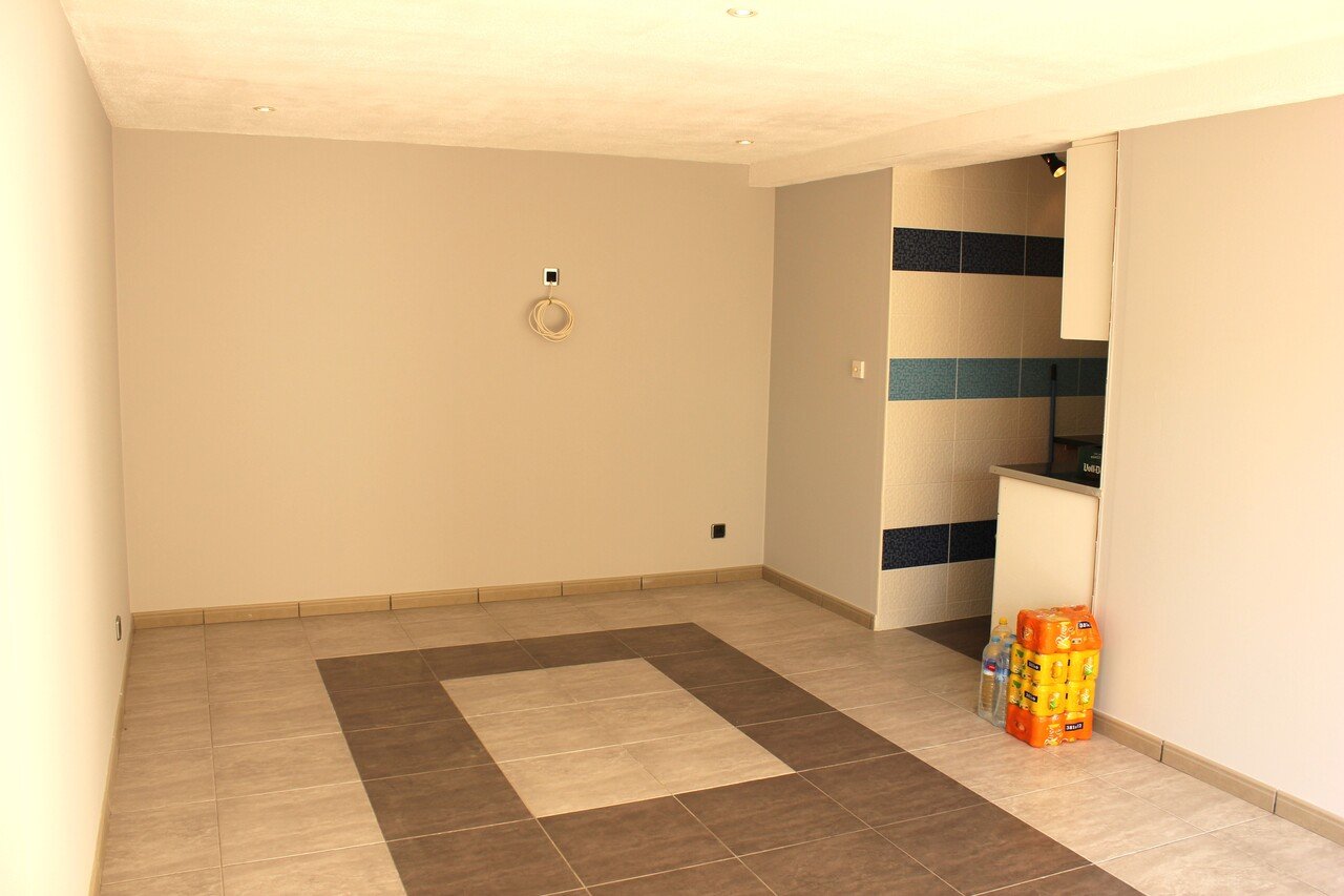   Fabulous renovated 5 bedroom villa with private pool, perfectly situated in the vibrant area of La Zenia. Offering a seamless blend of modern comfor