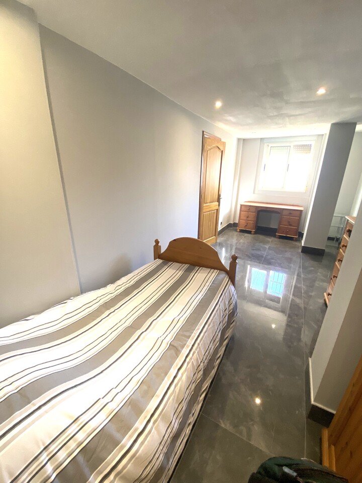   Fabulous renovated 5 bedroom villa with private pool, perfectly situated in the vibrant area of La Zenia. Offering a seamless blend of modern comfor