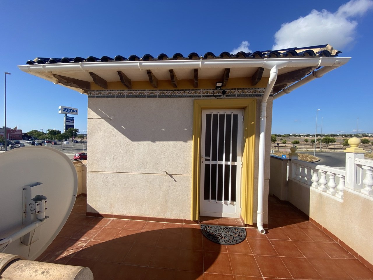   Fabulous renovated 5 bedroom villa with private pool, perfectly situated in the vibrant area of La Zenia. Offering a seamless blend of modern comfor