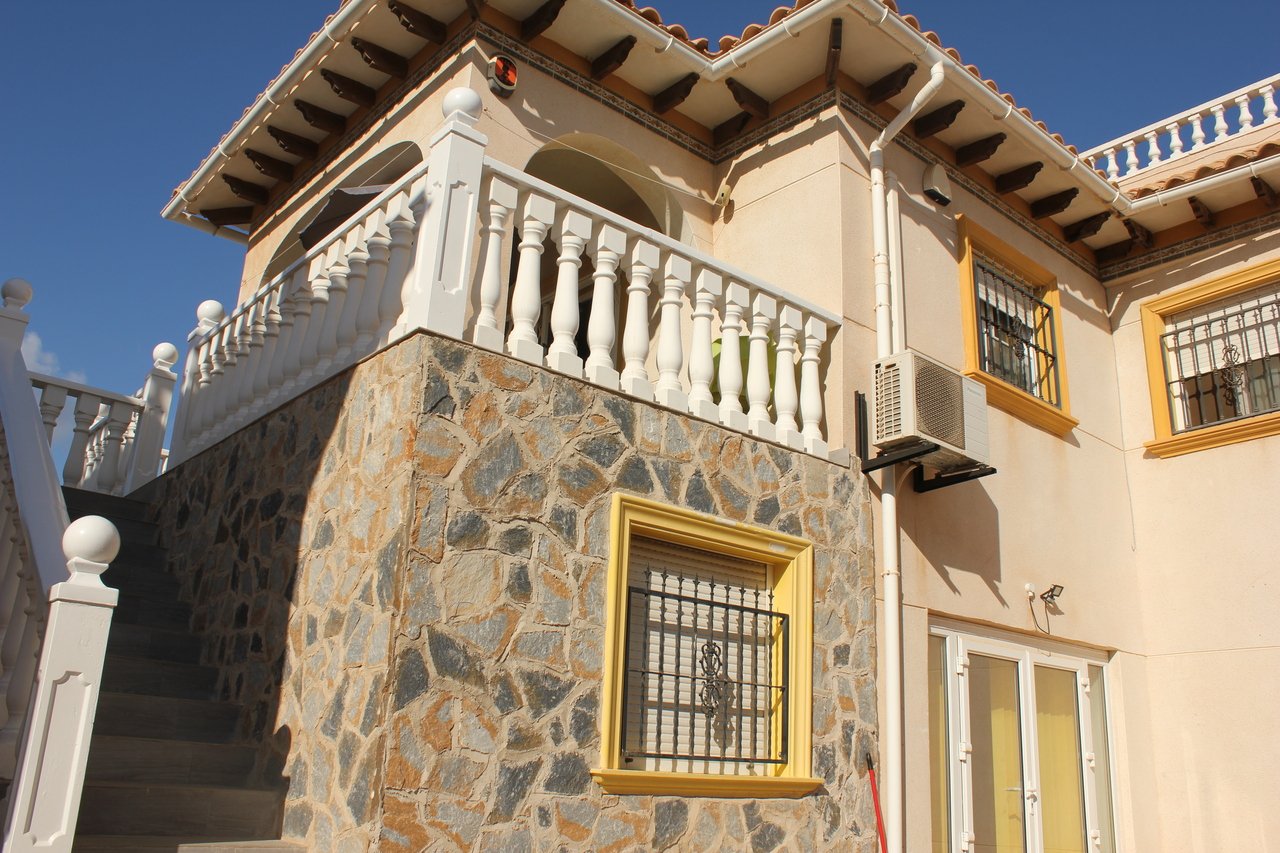   Fabulous renovated 5 bedroom villa with private pool, perfectly situated in the vibrant area of La Zenia. Offering a seamless blend of modern comfor