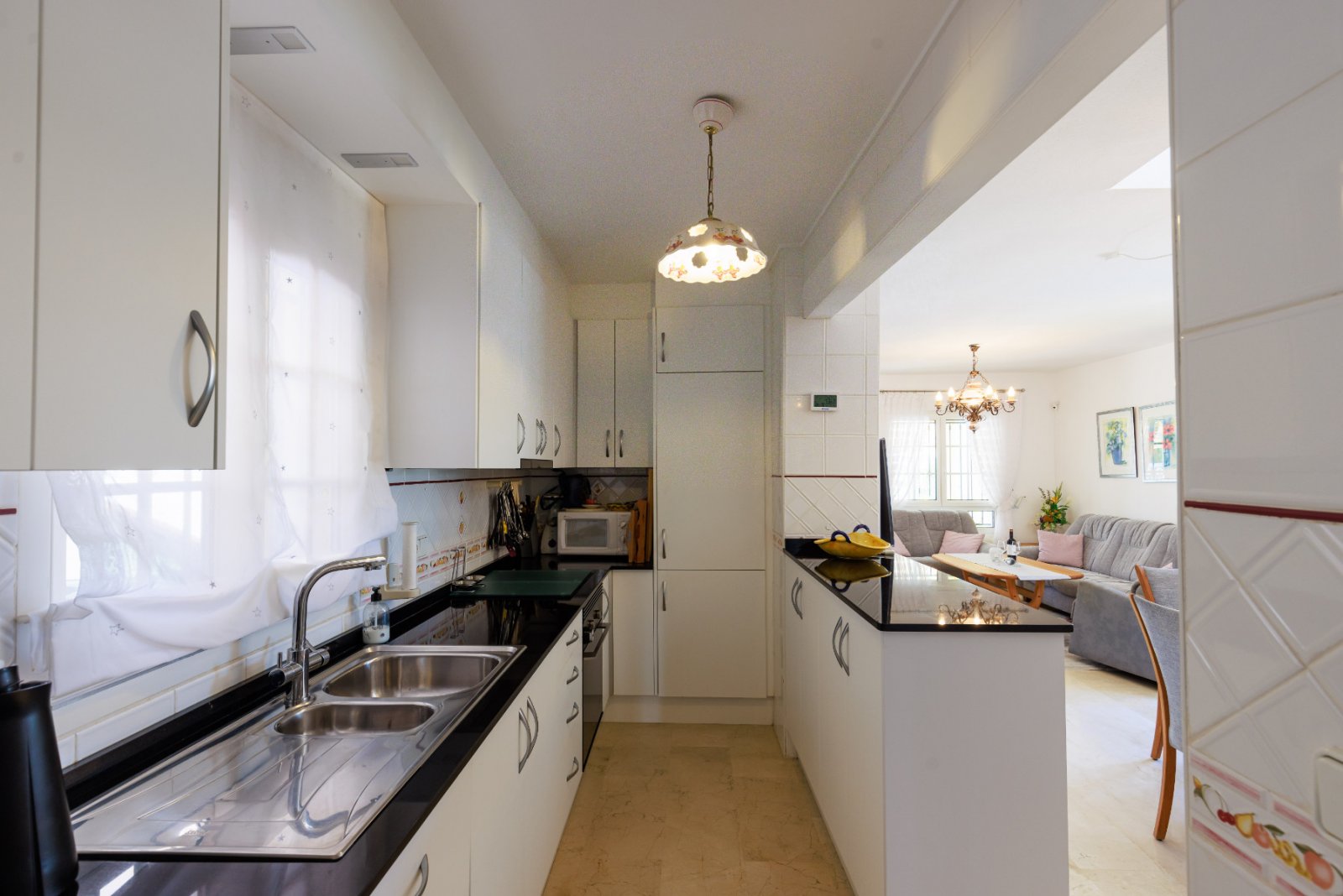 Diese wunderschön gelegene, freistehende Villa mit 3 Schlafzimmern und 2 Bädern in Villamartín Rioja (Grundstücksgröße 285 m²) besticht durch ihre be