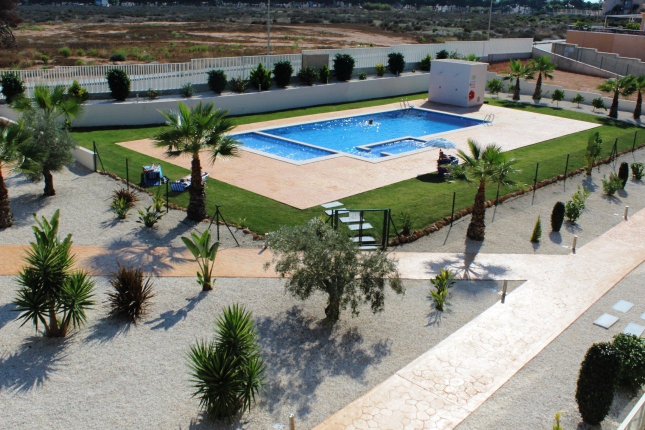  Elegantes mediterranes Wohnen in Villamartín Gardens, Orihuela Costa
Entdecken Sie modernes, mediterranes Wohnen in diesem wunderschön ausg