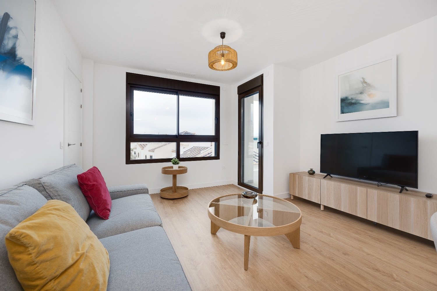 Brandneues Penthouse mit privatem Solarium in Villamartín, PAU 8 Orihuela Costa. Entdecken Sie diese dritte Etage Penthouse mit Aufzug, in der belie