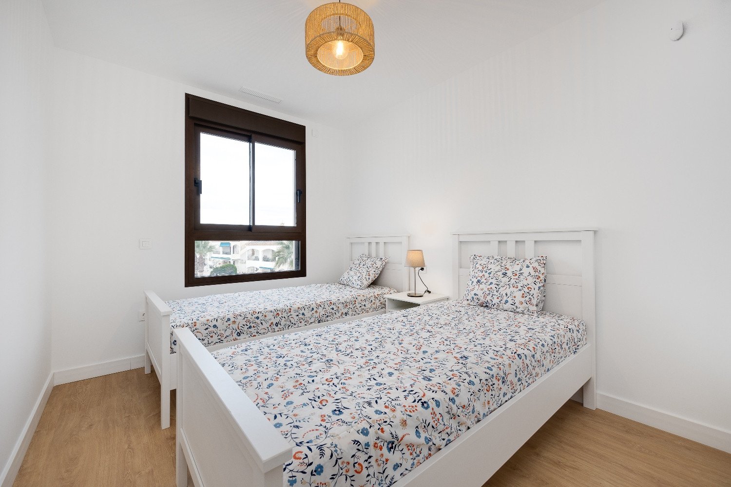 Brandneues Penthouse mit privatem Solarium in Villamartín, PAU 8 Orihuela Costa. Entdecken Sie diese dritte Etage Penthouse mit Aufzug, in der belie
