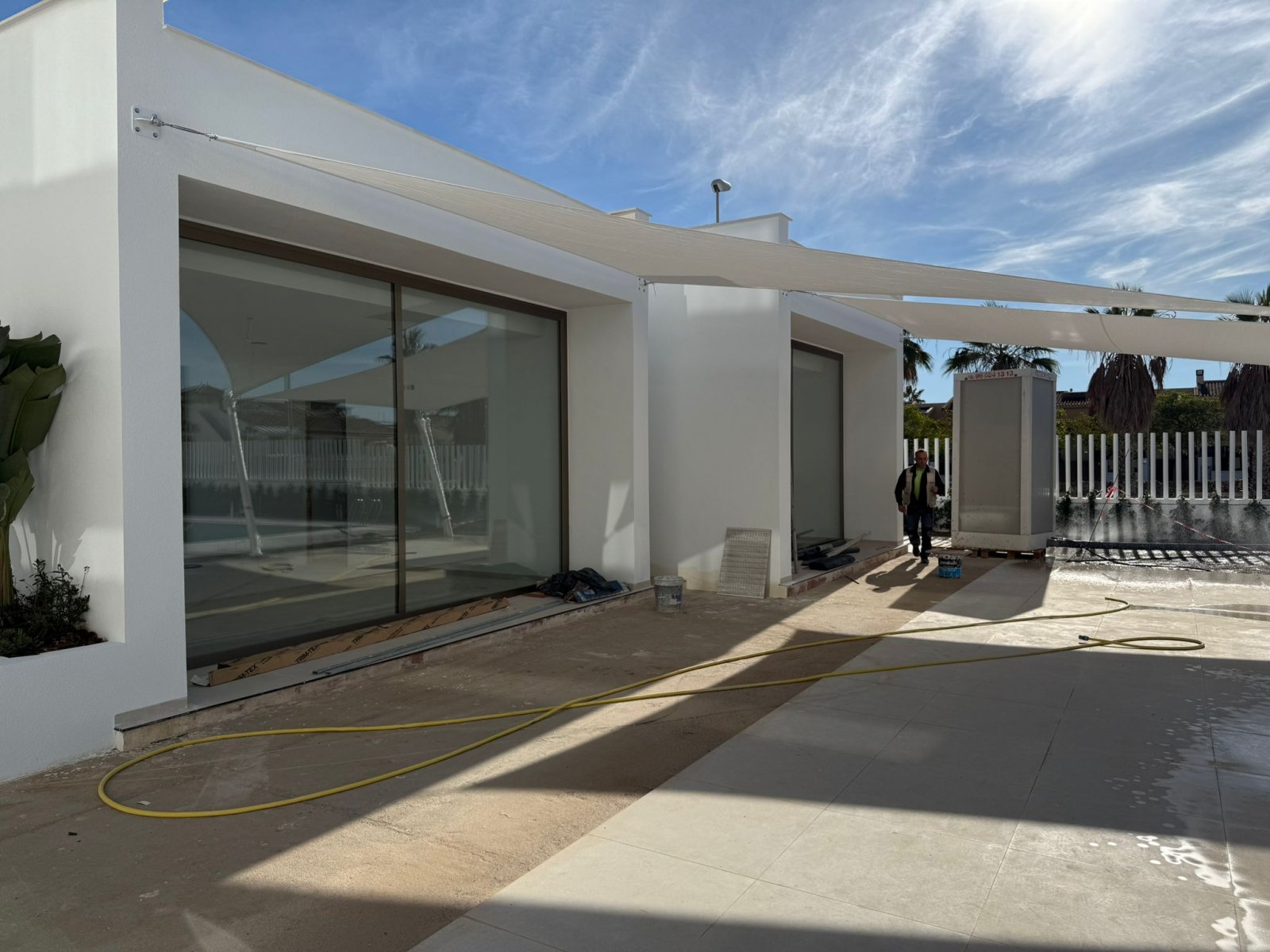 In der prestigeträchtigen Gegend von Cabo Roig gelegen, bietet diese Wohnanlage eine Auswahl von 23 Immobilien, darunter Apartments, Erdgeschosswohnu