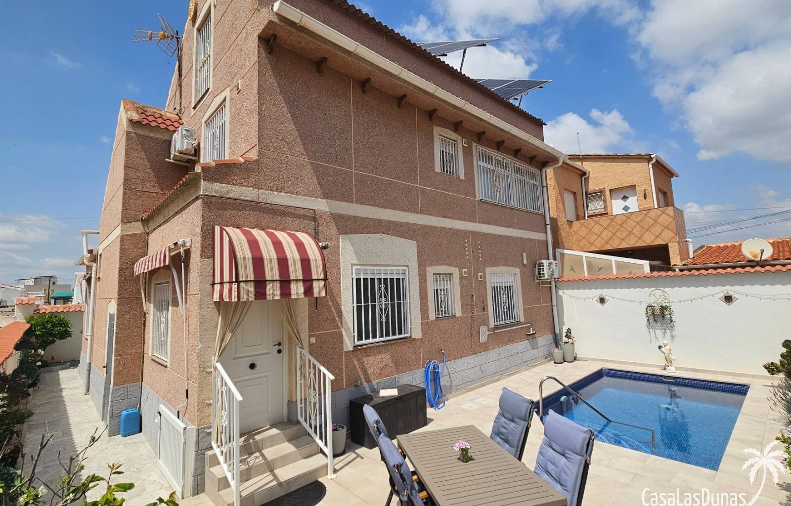 This beautiful, fully renovated home is located on the edge of the La Marina urbanization. The property has been almost completely overhauled over th