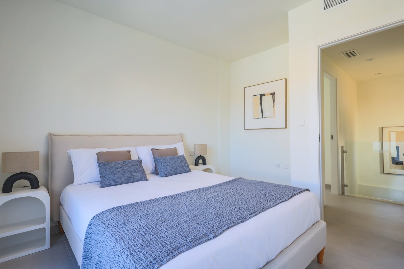  In der wunderschönen Gegend von Orihuela Costa gelegen, bietet diese exklusive Villa eine einzigartige Gelegenheit, eine privilegierte Umgebung zu ge