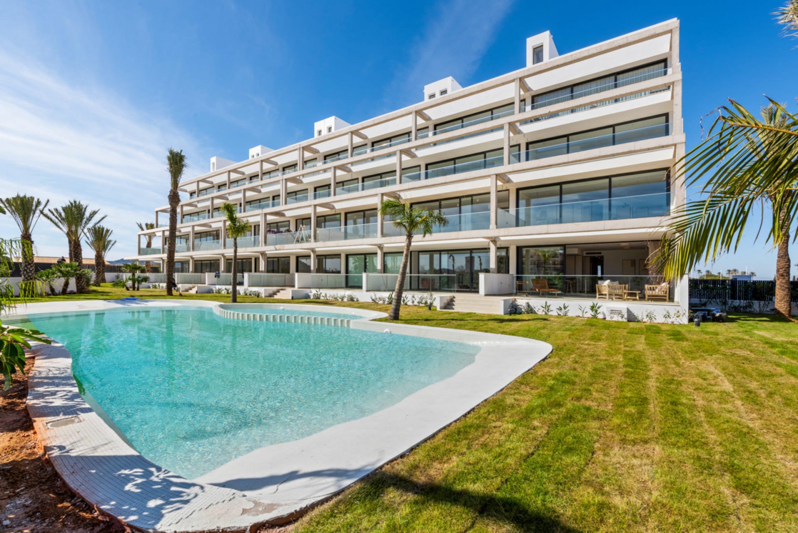 Dieses Wohnresort auf den charmanten Kleinen Inseln bietet ein einzigartiges Wohnerlebnis mit Meerblick. Es besteht aus 33 Immobilien, und die Bewohn